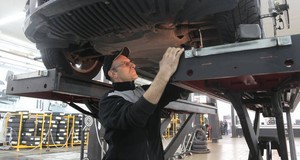 ¿Cuánto cuesta un perito de autos? Precios en 2026