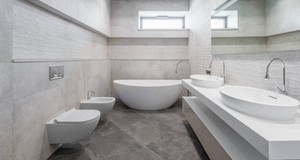 ¿Cuánto cuesta cambiar un estanque de baño en 2025?