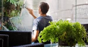 ¿Cuánto cuesta la limpieza de vidrios a domicilio? Precios 2025