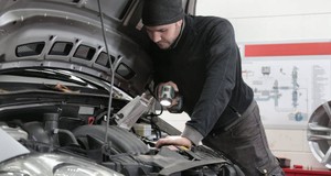 ¿Cuánto cuesta reparar el aire acondicionado del auto? Precios en 2024