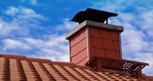 ¿Cuánto cuesta deshollinar una chimenea? Precios en 2026