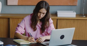 ¿Cuánto cuesta hacer la Declaración de Renta? Precios en 2026